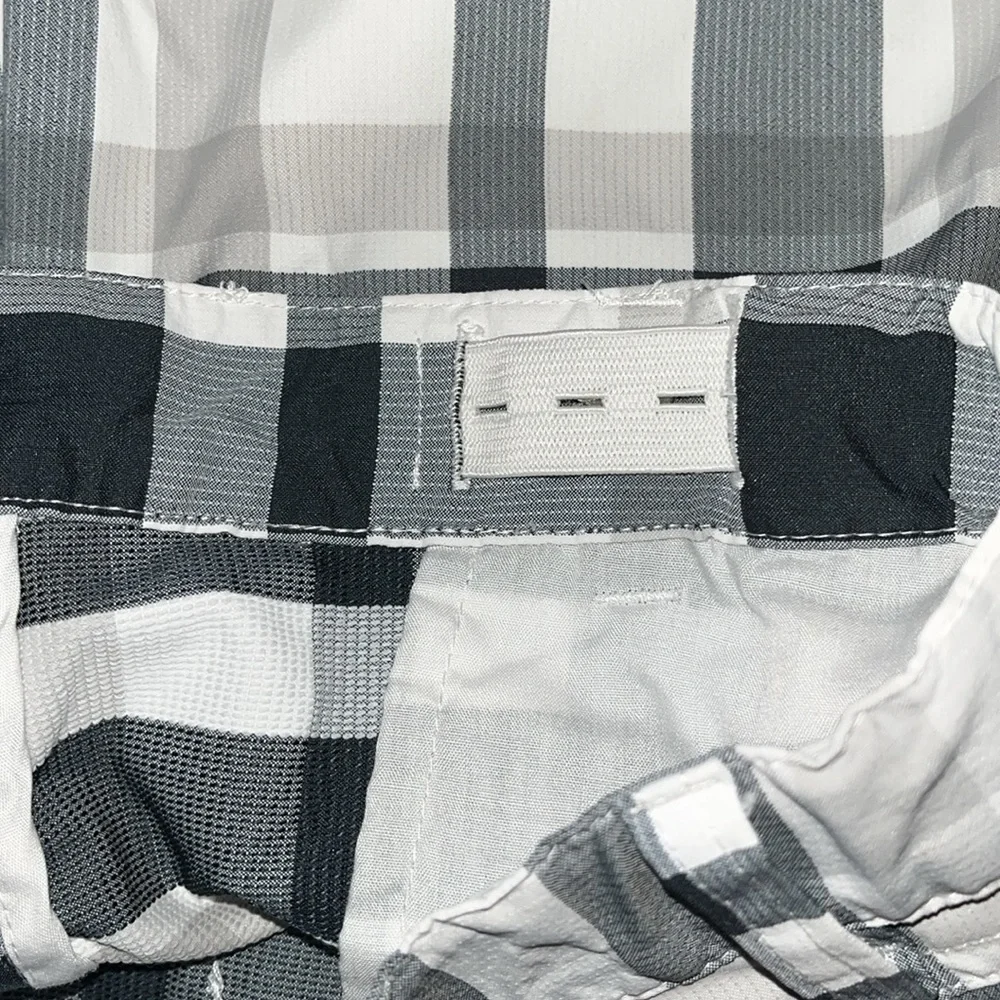 Nike Golf Dri Fit Black and White Flat Front Shorts Size Medium